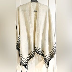 NWOT UNIQLO women’s ruana